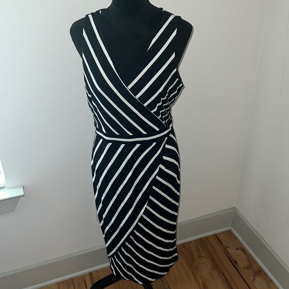 Nicole by Nicole Miller black ivory lines striped cross cleavage midi dress Sz L